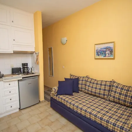 Alexandras On The And Pool