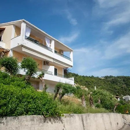 Alexandras On The And Pool *