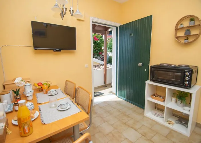 Alexandras On The And Pool * Glyfada (Corfu)