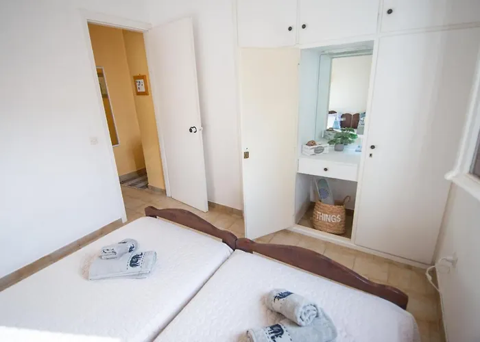 Alexandras On The And Pool *