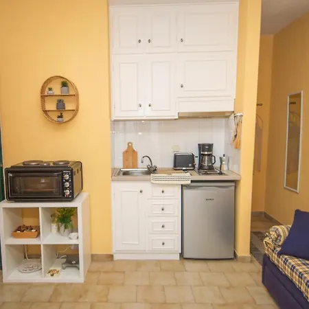 Alexandras On The And Pool Appartement